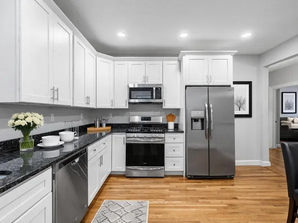 1452 Cambridge St #1, Cambridge, MA 02139