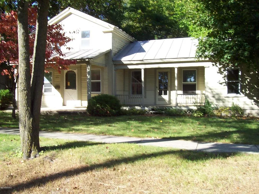 534 W Cass St photo 1