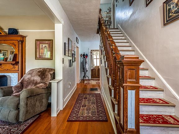 4th image of 602 1st St