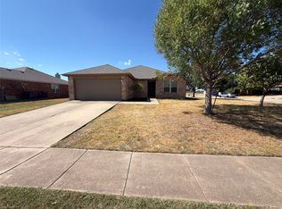 809 Canyon Cove Dr, Burleson, TX 76028