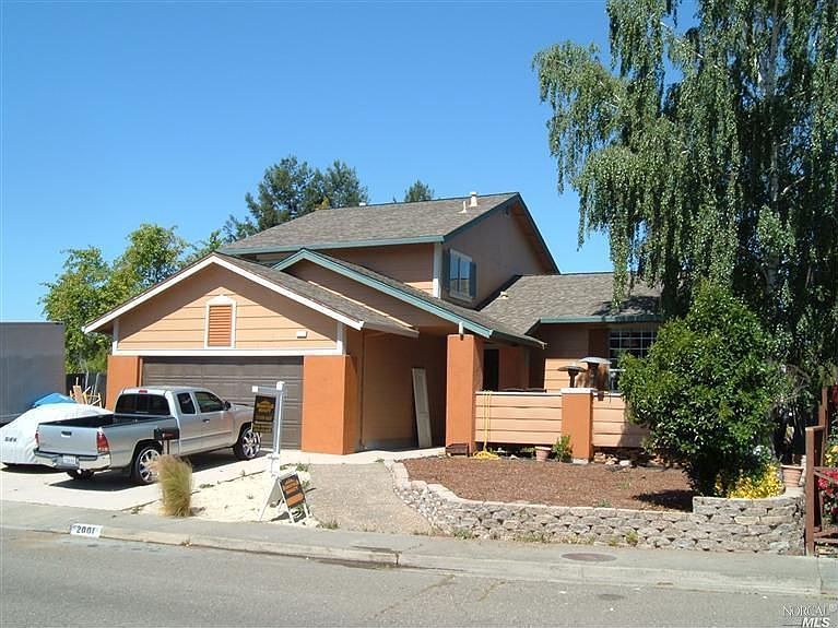 1st image of 2001 Caulfield Ln