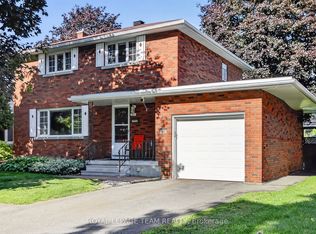 957 Winnington Ave, Ottawa, ON K2B 5C6