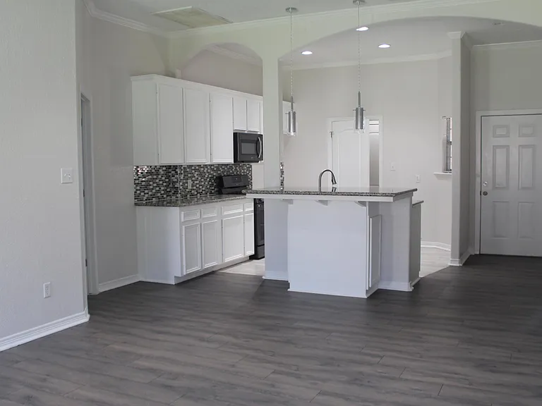 4338 Spring Garden Dr — Photo 3