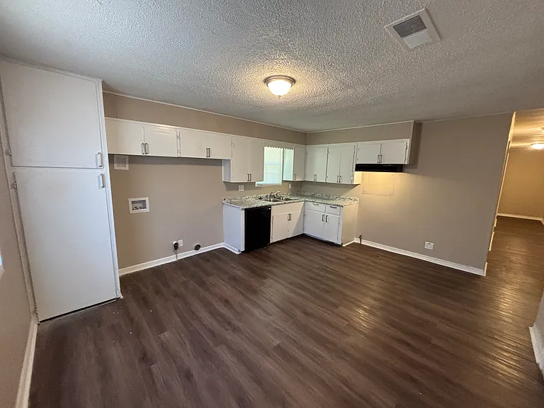 404 Scott St — Photo 8