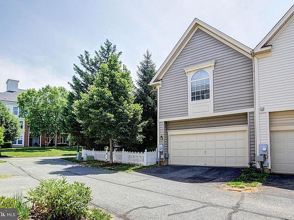 4th image of 201 Creek Valley Ln