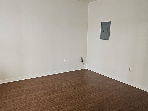 5th image of 102 E Avenue A #6