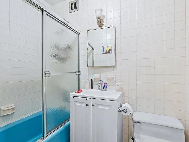 217 E 60th St #201 — Photo 9