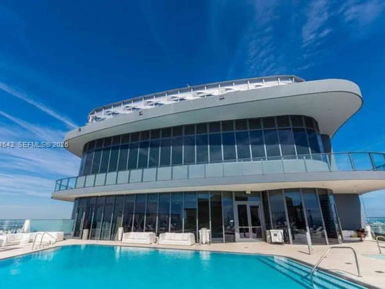 1000 Brickell Plz #CU-4104 — Photo 2