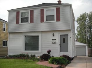 1728 E Eden Pl, Saint Francis, WI 53235