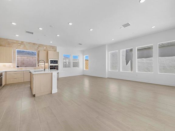 5th image of 2661 Lavender Ln