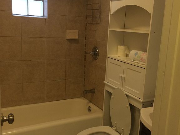 2nd image of 1006 E 10th St APT 3