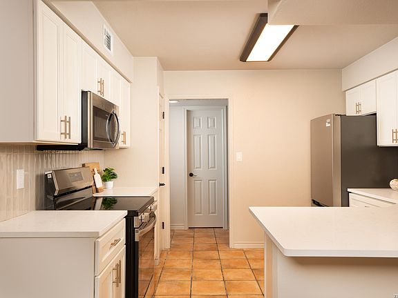 5th image of 12150/12152 VISTA NOGAL ST