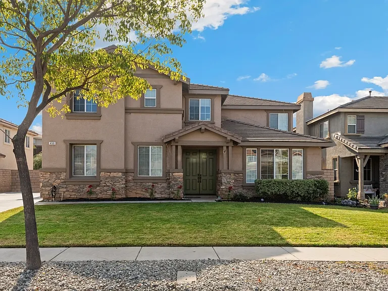 450 Rocco Cir — Photo 1