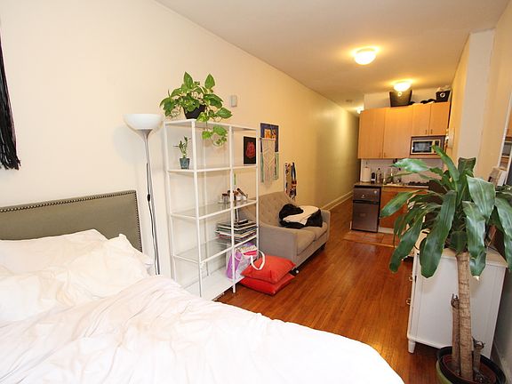 3rd image of 315 W 14th St APT 2F