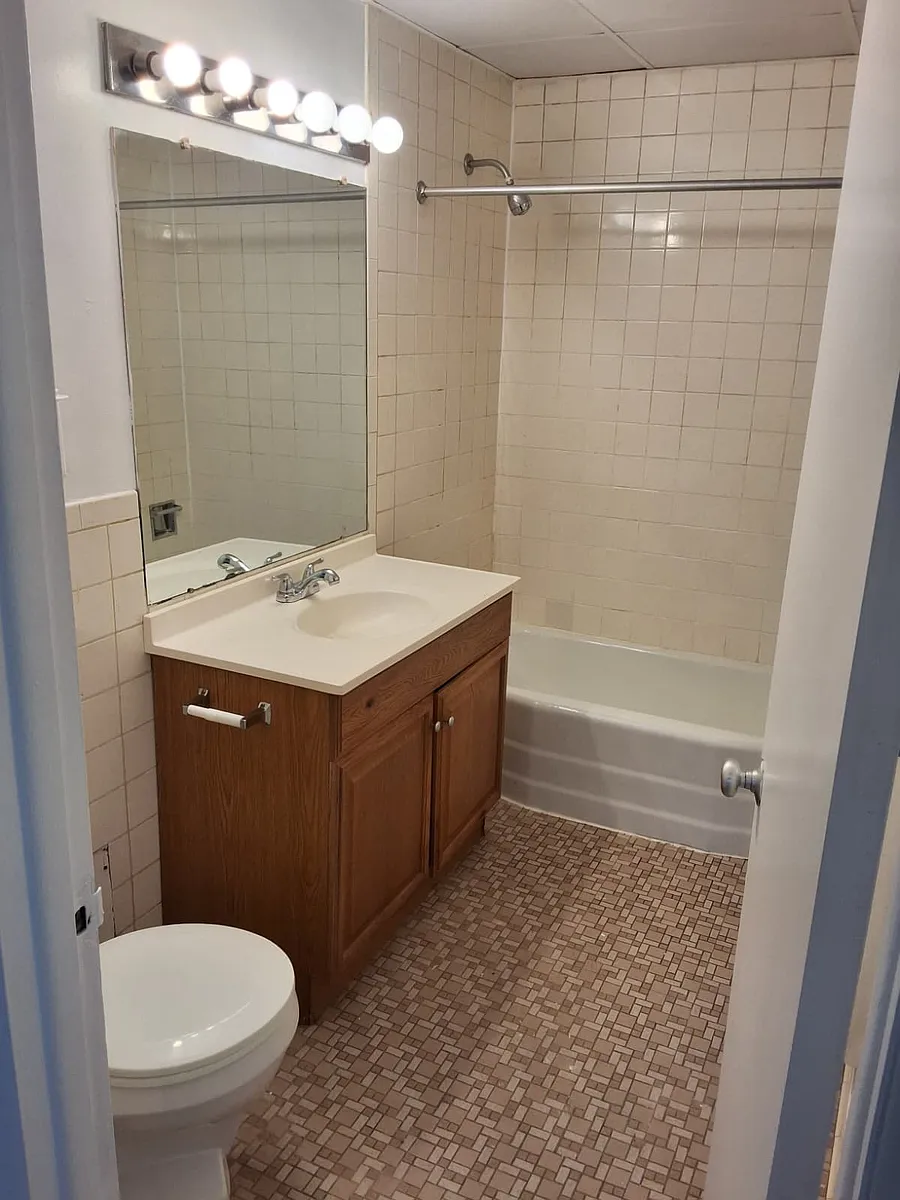 Building Photo - 170 Birdseye St #1A2
