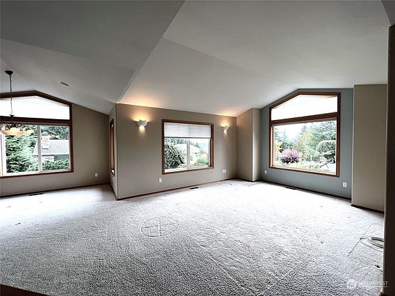 5th image of 220 Alderwood Drive