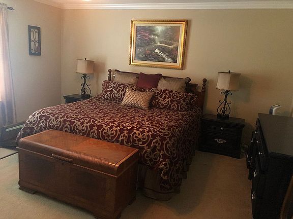 Primary bedroom—large