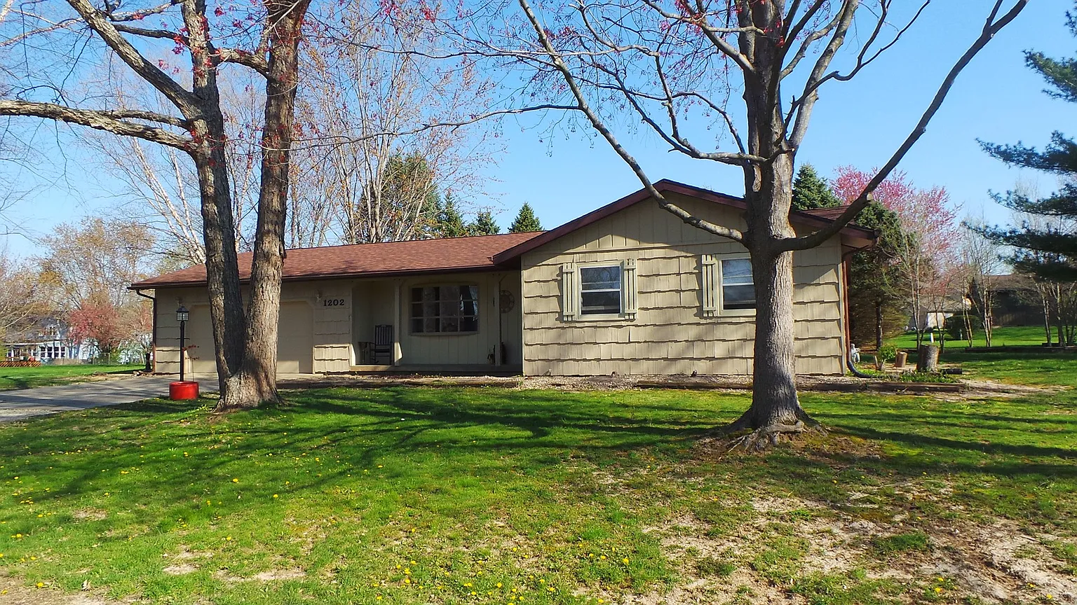 1202 W Frances Dr photo 1
