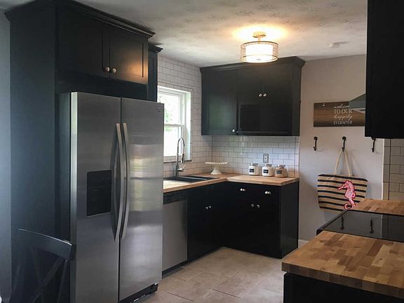 4th image of 1626 Marilyn Ln
