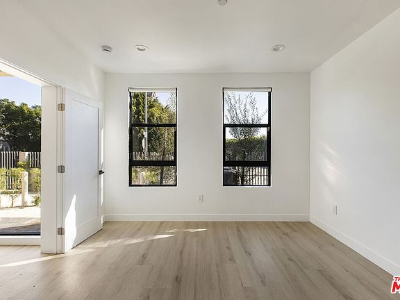 3rd image of 2651 1/2 Vineyard Ave #2651