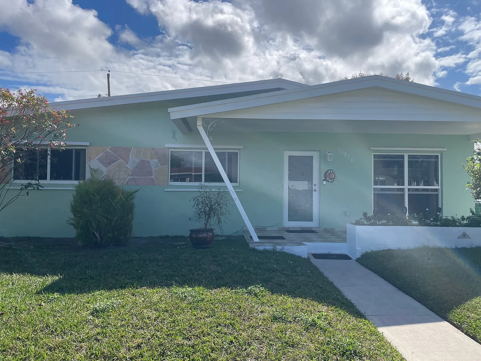 11910 SW 187th Ter — Photo 1