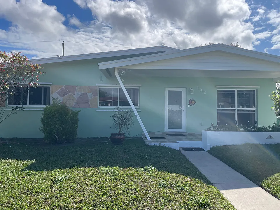 11910 SW 187th Ter