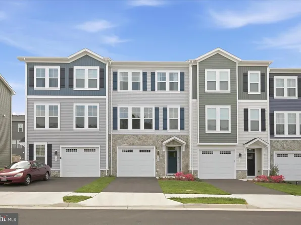 120 Leather Flower Dr, Lake Frederick, VA 22630