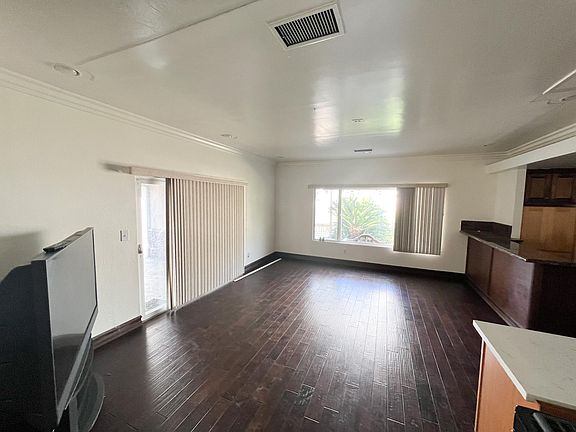 5th image of 1421 S Frandale Ave