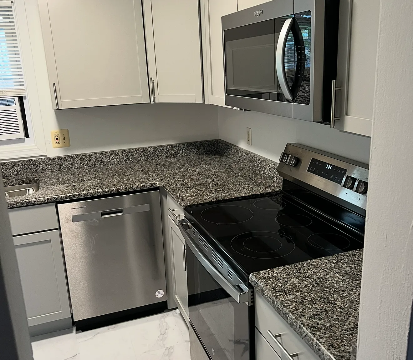 3 bed, 1.5 bath, 1375 sqft, $1,850 — Photo 2