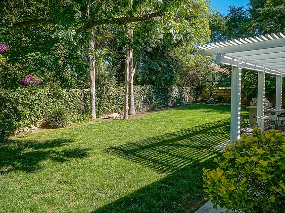 4th image of 25576 Serena Dr