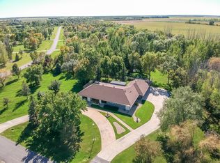 1629 Round Hill Dr, Fargo, ND 58104