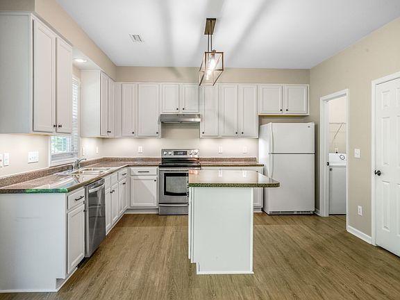 4th image of 2804 Sagebrush Ln