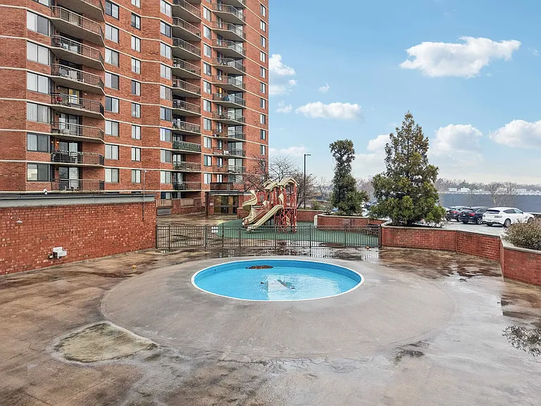 530 Harmon Cove Tower #530 — Photo 44