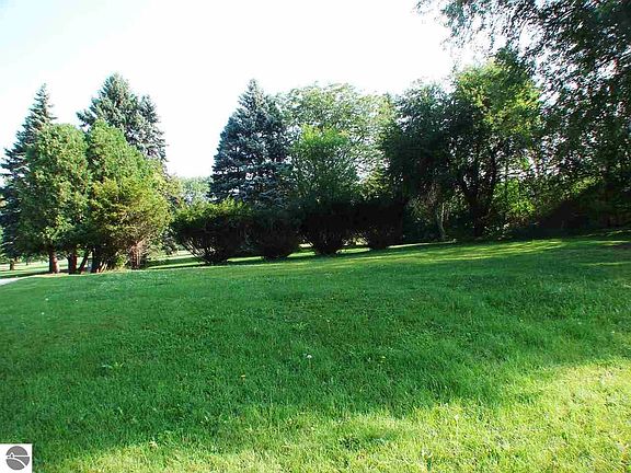 2nd image of 531 Fairlane Dr