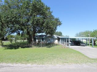 128 S 11th St, Skidmore, TX 78389