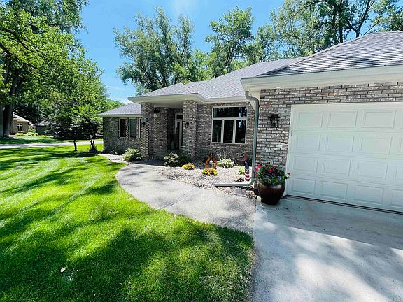 4th image of 460 N Royal Troon Dr