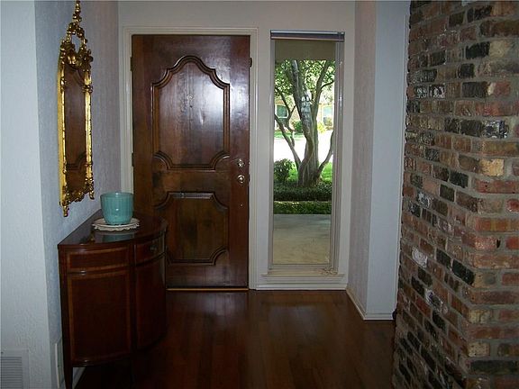 5th image of 902 Coventry Ln