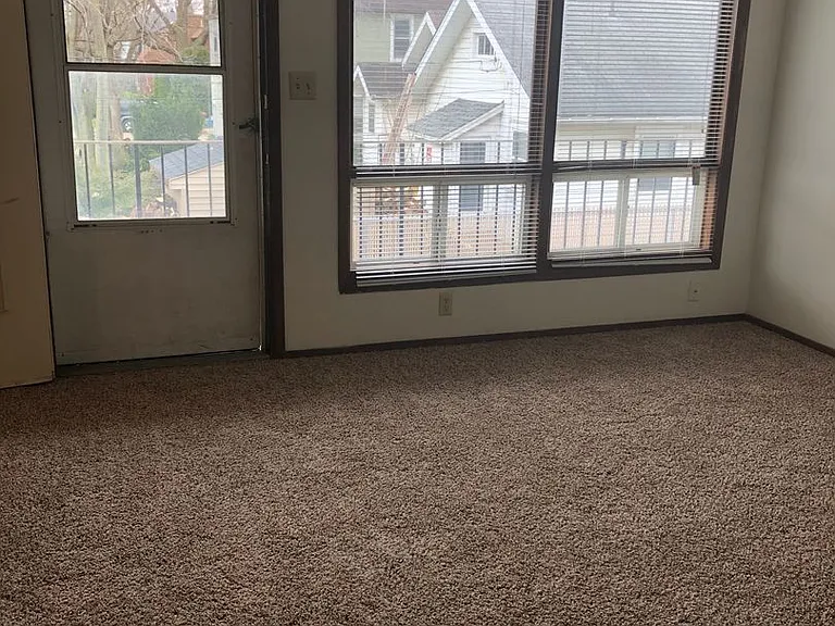 1553 E Ave NE — Photo 4