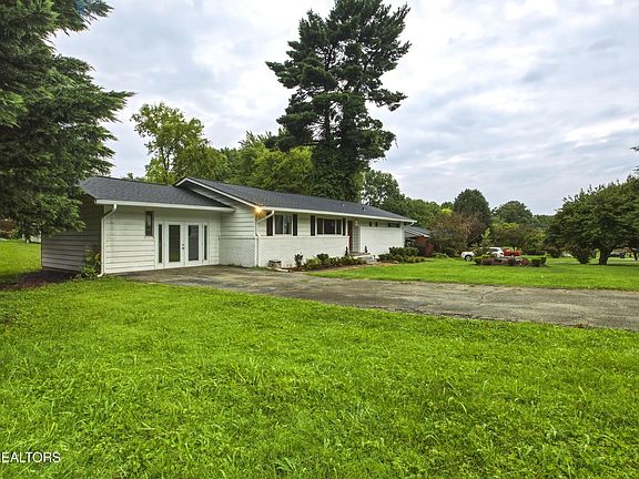2nd image of 6919 Dorchester Dr