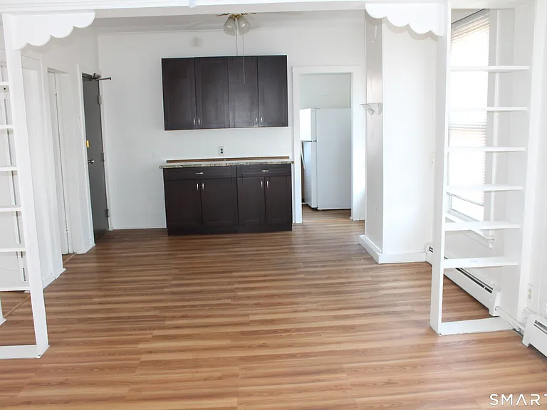 115 S Colony St — Photo 2