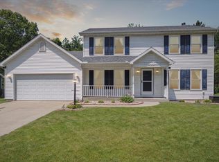 10055 Ashwood Forest Dr, Osceola, IN 46561