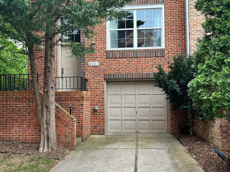 8021 Merry Oaks Ct — Photo 50