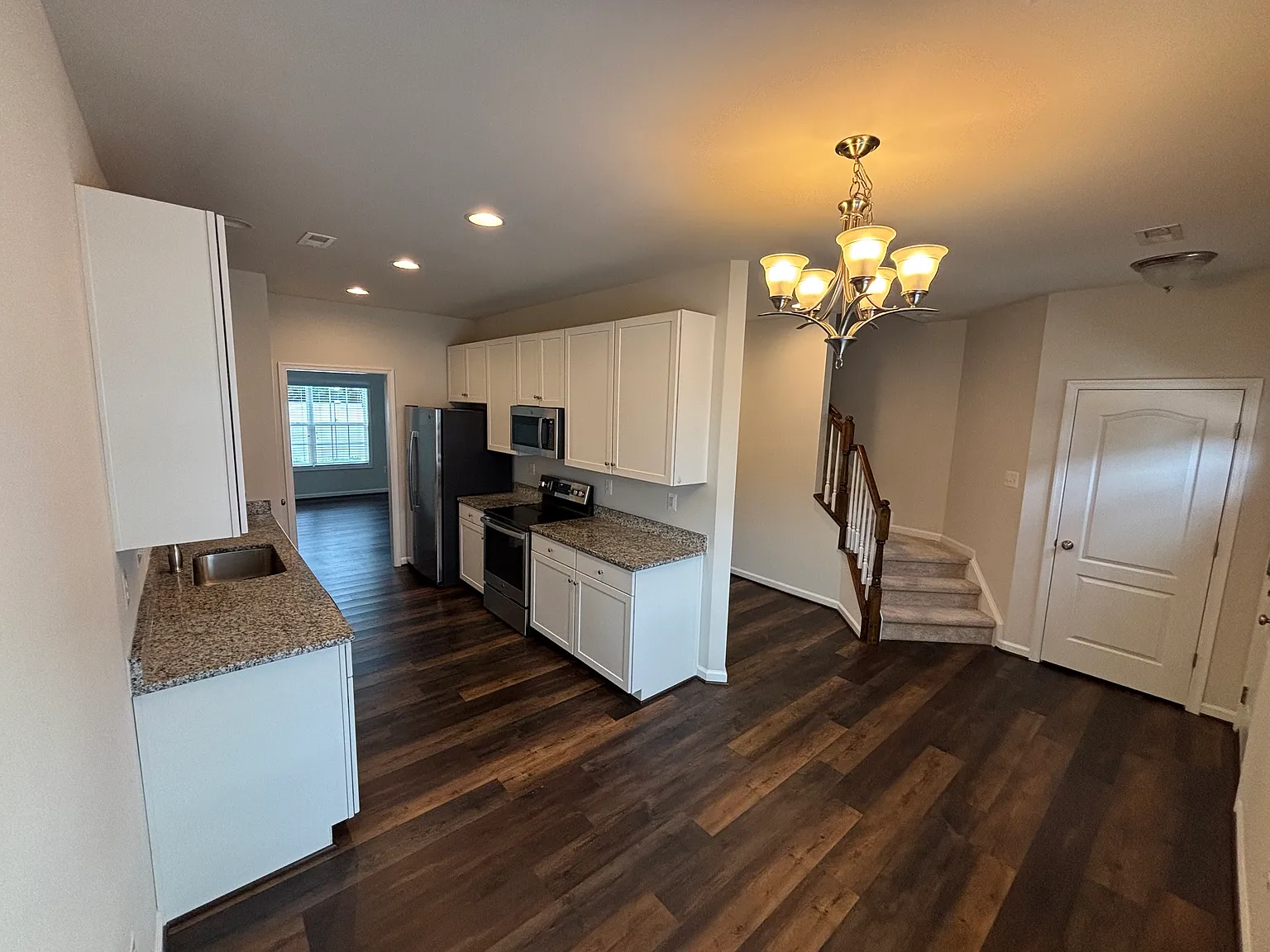 3 bed, 1440 sqft, $2,550 — Photo 2