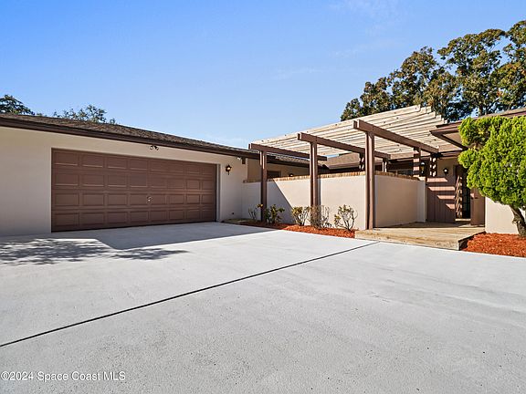 5th image of 3604 Travis Pl