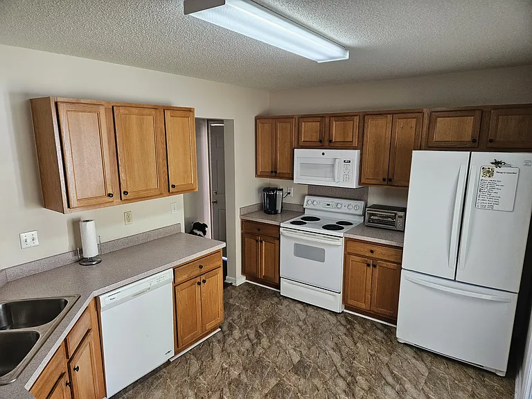 133 Penzance Blvd — Photo 4