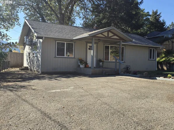 954 NE Madrona Dr, Myrtle Creek, OR 97457