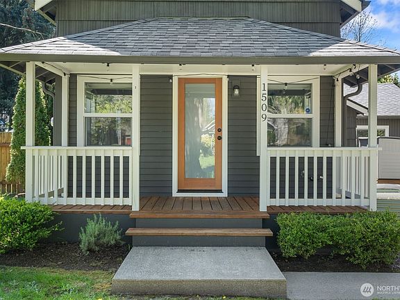 2nd image of 1509 Langridge Avenue NW