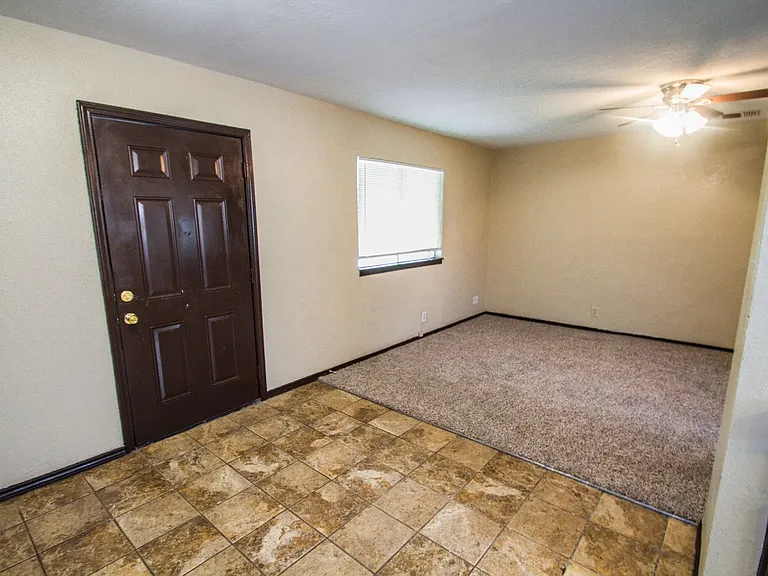 511 Jamaica Dr — Photo 12