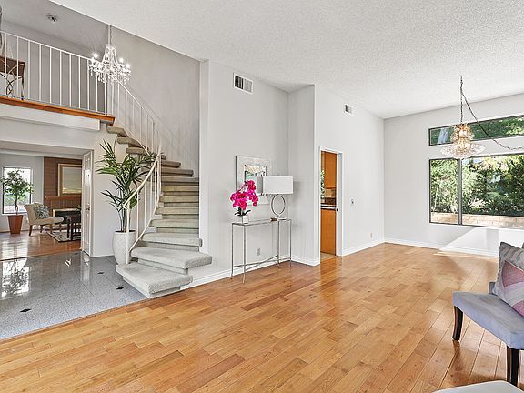 4th image of 909 Calle Frondosa