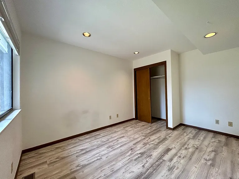 957 Roxwood Ln #C — Photo 24